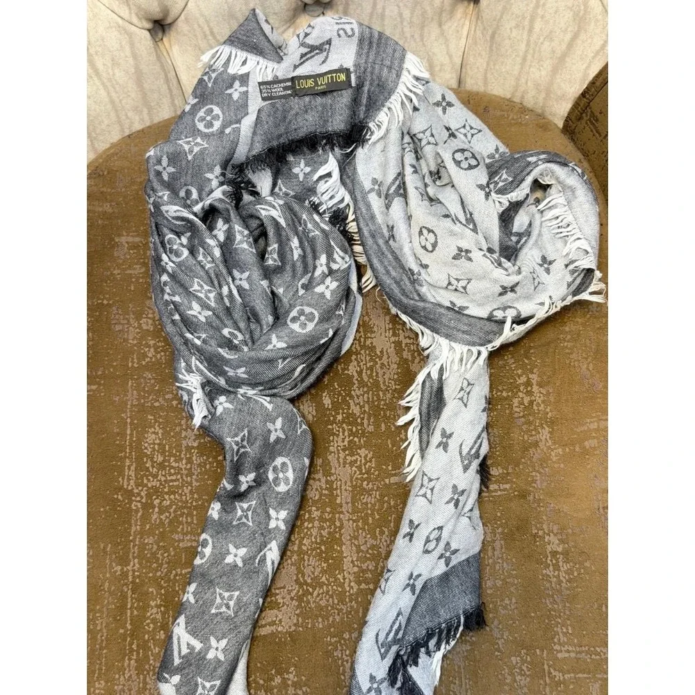 Louis Vuitton Monogram Shine Shawl Grey Silver Silk Wool Scarf Fringed Square